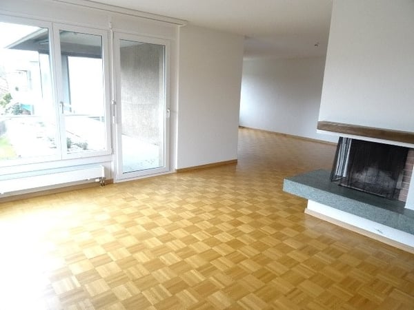 Grosse 3.5-ZW à 102 m² zuoberst im 3. OG 6