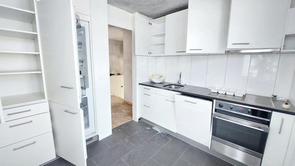 Attika-Wohnoase: Teilsanierte 3-Zimmerwohnung wartet auf Sie! 2