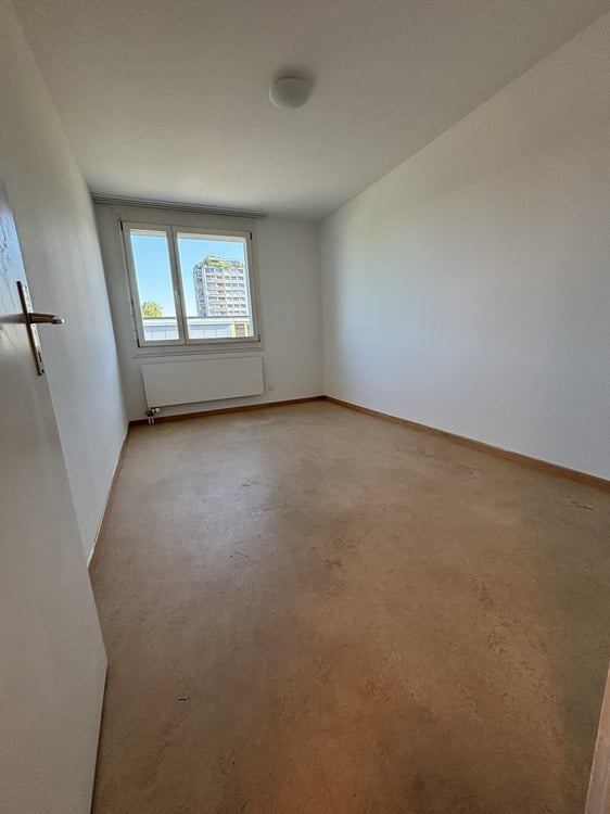 Grosszügige 4.5-Zimmer-Wohnung mit Balkon und Bergblick in Thun 4