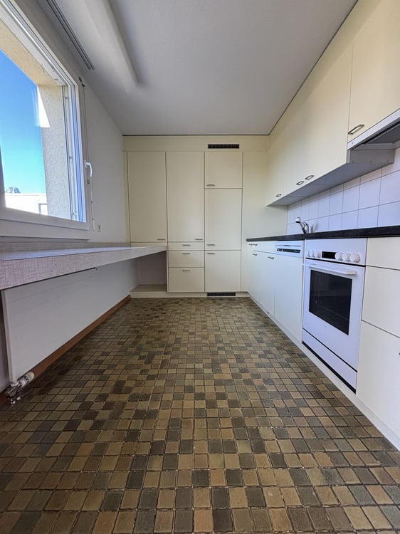 Grosszügige 4.5-Zimmer-Wohnung mit Balkon und Bergblick in Thun 7