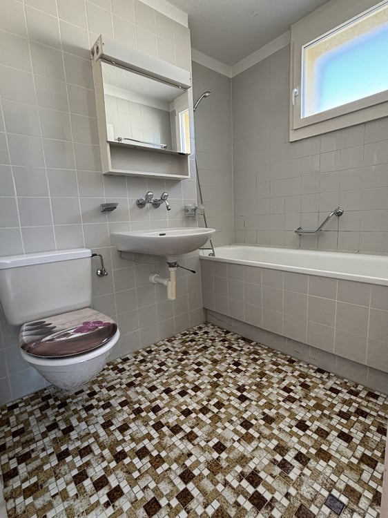 Grosszügige 4.5-Zimmer-Wohnung mit Balkon und Bergblick in Thun 11