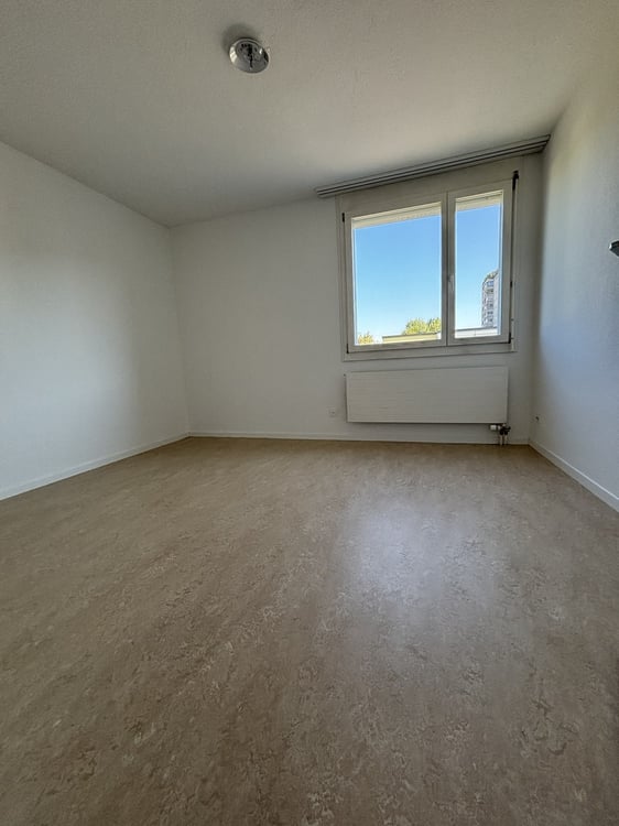 Grosszügige 4.5-Zimmer-Wohnung mit Balkon und Bergblick in Thun 8