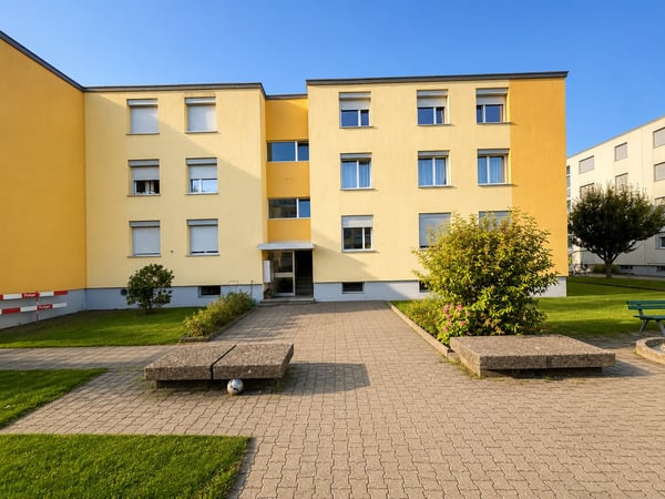 Grosszügige 4.5-Zimmer-Wohnung mit Balkon und Bergblick in Thun 1