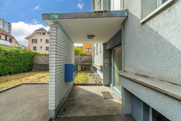 Grosszügige 2.5-Zimmerwohnung zu vermieten 11