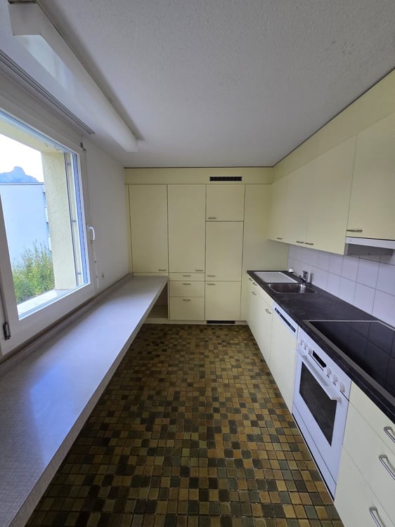 Grosszügige 4.5-Zimmer-Wohnung mit Balkon und Bergblick in Thun 12