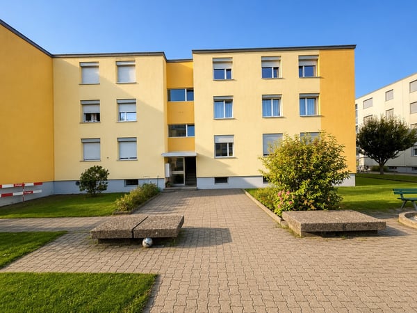 Grosszügige 4.5-Zimmer-Wohnung mit Balkon und Bergblick in Thun 1