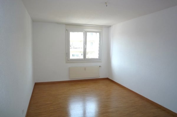 Grosse 4.5-ZW à 112 m2 im 2. OG mit Bergsicht 6