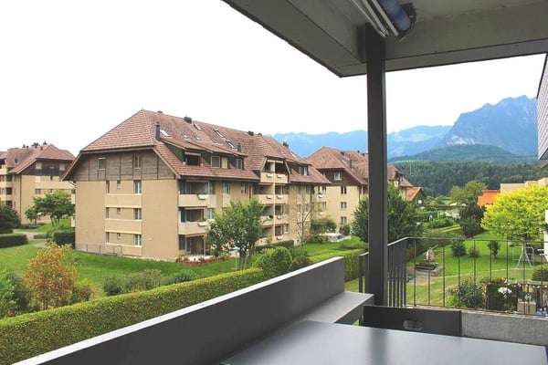Grosse 4.5-ZW à 112 m2 im 2. OG mit Bergsicht 7