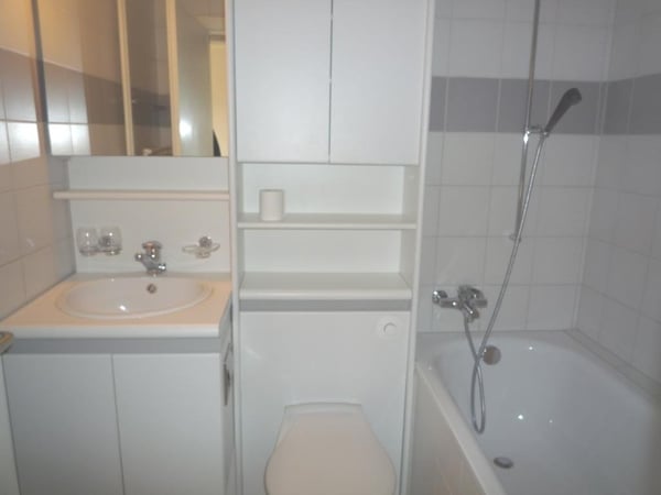 Stadtnahe 2.5-ZW à 43 m2 im 3. OG mit Balkon 3