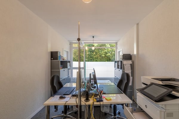 Büro-Praxis-Geschäfts-Räumlichkeiten (4 Räume+WC) ca. 97m2 im EG 3