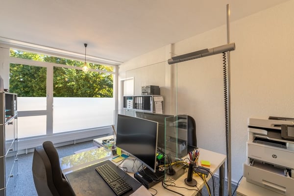 Büro-Praxis-Geschäfts-Räumlichkeiten (4 Räume+WC) ca. 97m2 im EG 2