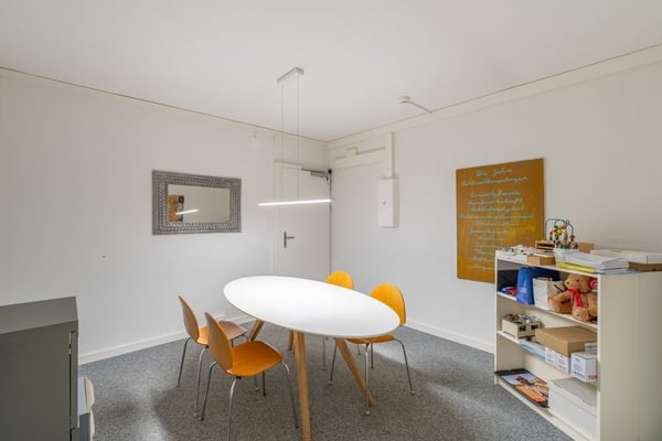 Büro-Praxis-Geschäfts-Räumlichkeiten (4 Räume+WC) ca. 97m2 im EG 4