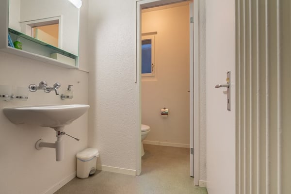 Büro-Praxis-Geschäfts-Räumlichkeiten (4 Räume+WC) ca. 97m2 im EG 7