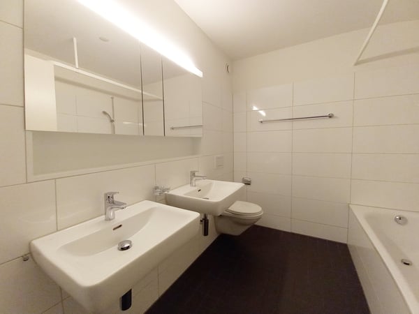 komfortable 3.5-Zimmerwohnung, gut mit ÖV erschlossen 8