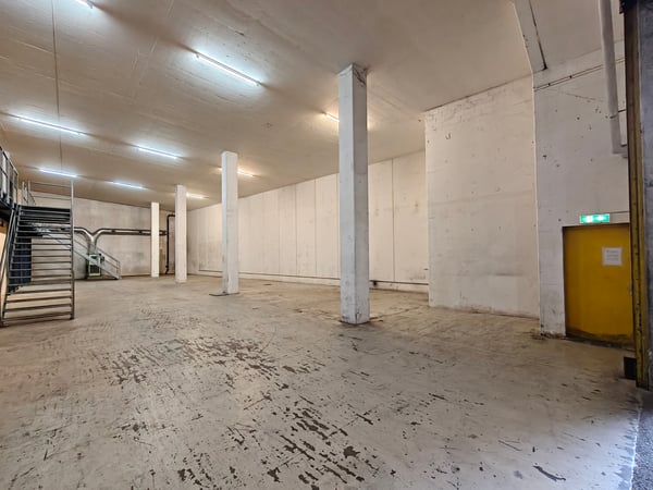 Zentral gelegenes Lager (762m2) direkt bei Autobahnausfahrt Urdorf-Süd 3