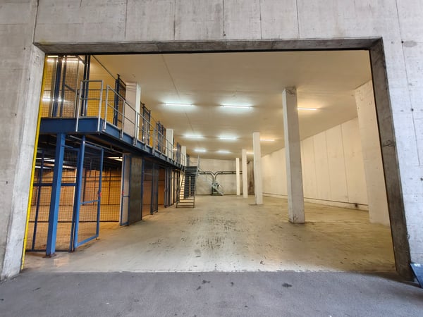 Zentral gelegenes Lager (762m2) direkt bei Autobahnausfahrt Urdorf-Süd 1