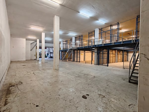 Zentral gelegenes Lager (762m2) direkt bei Autobahnausfahrt Urdorf-Süd 4