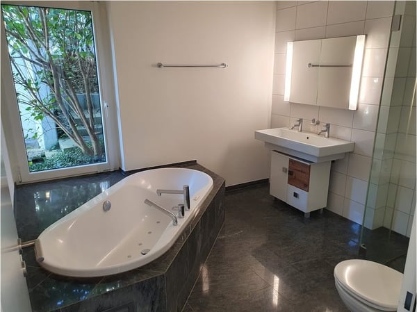Exklusive Maisonette-Wohnung mit grosszügigen Terrassen in Altendorf 8