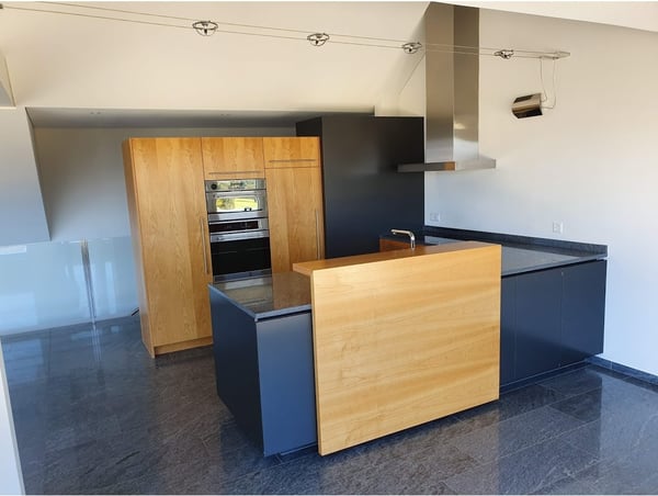 Exklusive Maisonette-Wohnung mit grosszügigen Terrassen in Altendorf 1