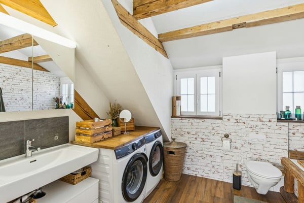 Wohn- und Gewerbeliegenschaft mit Baulandreserve 8