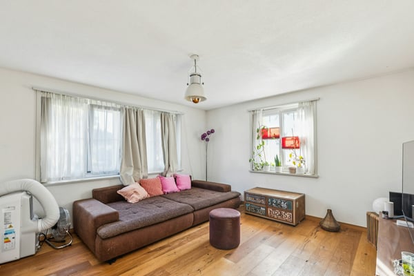 Wohn- und Gewerbeliegenschaft mit Baulandreserve 10