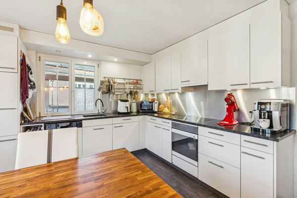 Wohn- und Gewerbeliegenschaft mit Baulandreserve 9