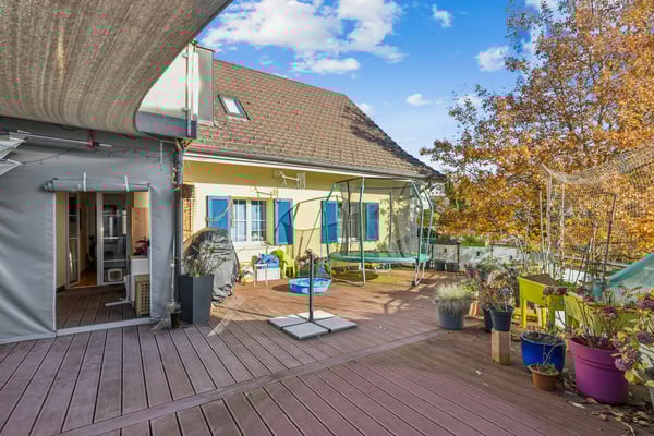 Wohn- und Gewerbeliegenschaft mit Baulandreserve 12