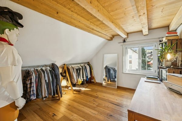 Wohn- und Gewerbeliegenschaft mit Baulandreserve 7