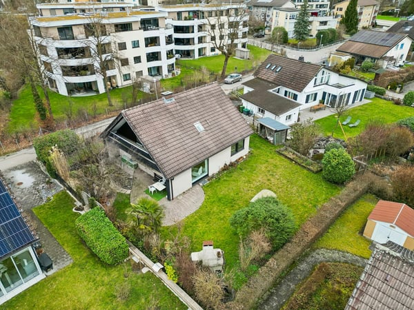 Freistehendes Einfamilienhaus mit Ausbaupotential und viel Umschwung 2