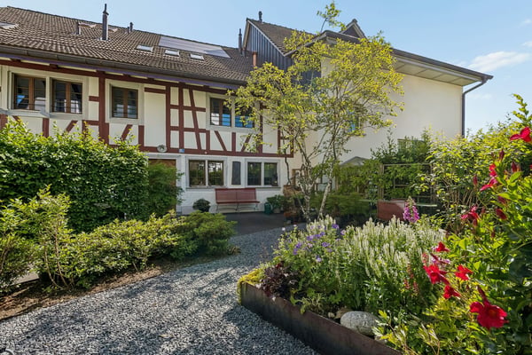 Neuwertiges 5-Zimmer-Mittel-Flarzhaus mit gemütlichem Gartensitzplatz 2