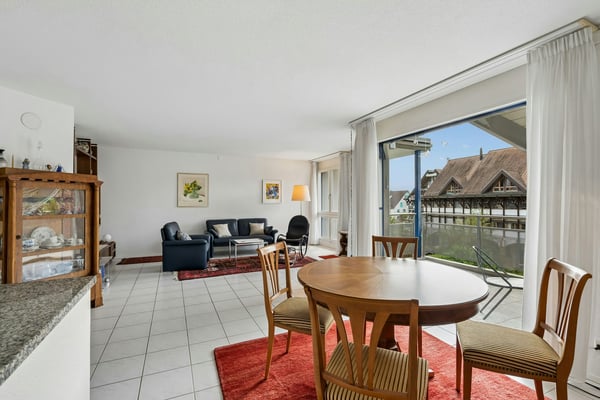 Grosszügige 2½-Zimmer-Eigentumswohnung mit zwei Balkonen 2