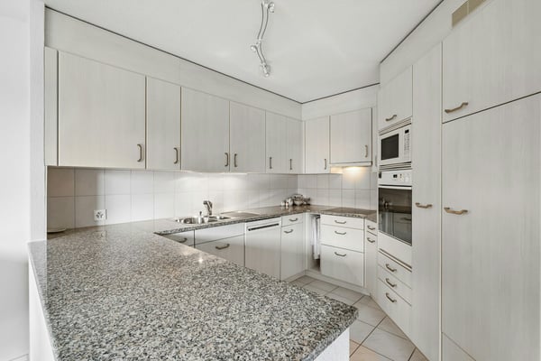Grosszügige 2½-Zimmer-Eigentumswohnung mit zwei Balkonen 4