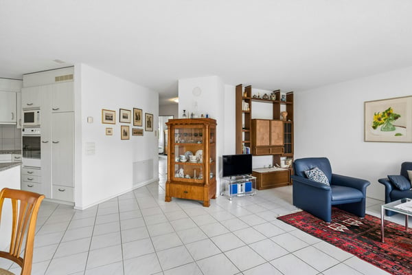 Grosszügige 2½-Zimmer-Eigentumswohnung mit zwei Balkonen 3