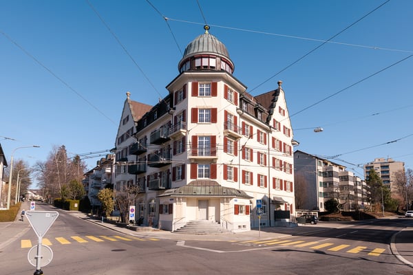 Sichern Sie sich Ihren Parkplatz - Komfortabel und Zentral! 2