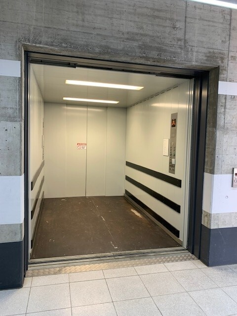 Grosses Hochregallager mit viel Potential zu vermieten 4