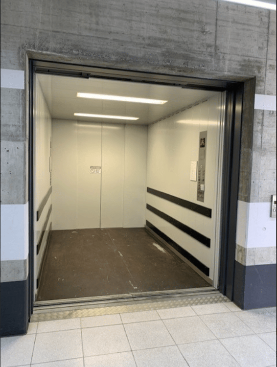 Grosses Hochregallager mit viel Potential zu vermieten 4