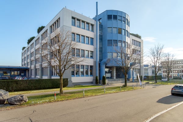 Vielseitige Gewerbefläche mit Anlieferungsrampe / Traglast 1'500 kg/m2 1