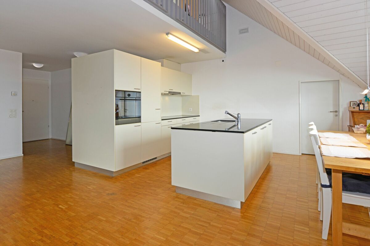 6.5-Zimmer-Dach-Maisonettewohnung im Grünen