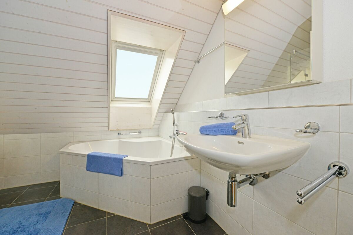 6.5-Zimmer-Dach-Maisonettewohnung im Grünen