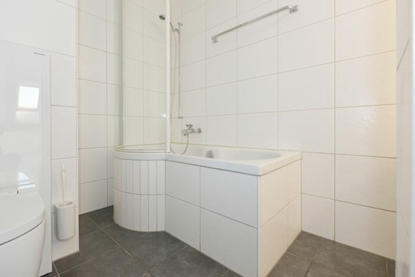 Attraktive 2.5-Dachzimmerwohnung mit genialer Weitsicht auf die Berge 13