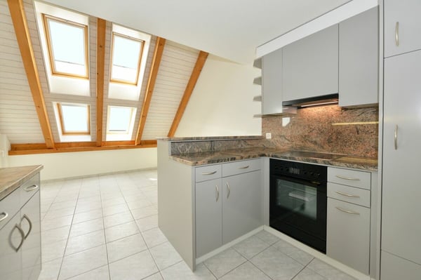 Attraktive 2.5-Dachzimmerwohnung mit genialer Weitsicht auf die Berge 9