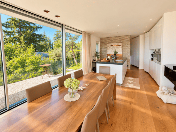 Befristete Vermietung: Exklusives 7.5-Zimmer-Architektenhaus mit Seesicht, Pool und Dachterrasse 9