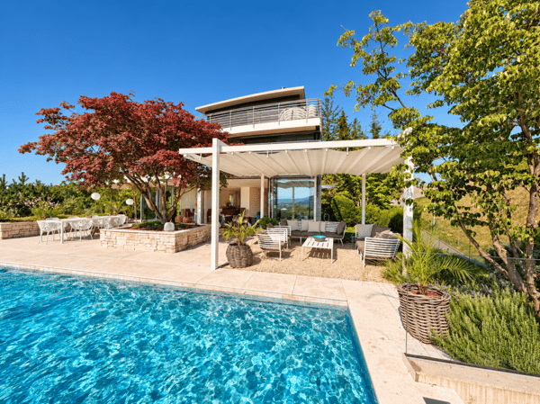 Befristete Vermietung: Exklusives 7.5-Zimmer-Architektenhaus mit Seesicht, Pool und Dachterrasse