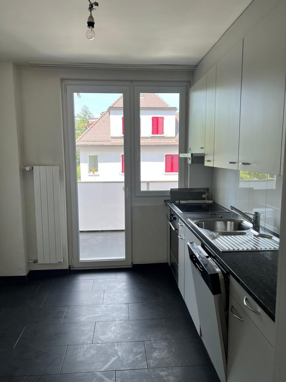 Helle 4-Zimmer-Wohnung mit Balkon an ruhiger Lage in Zürich-Wollishofen 5
