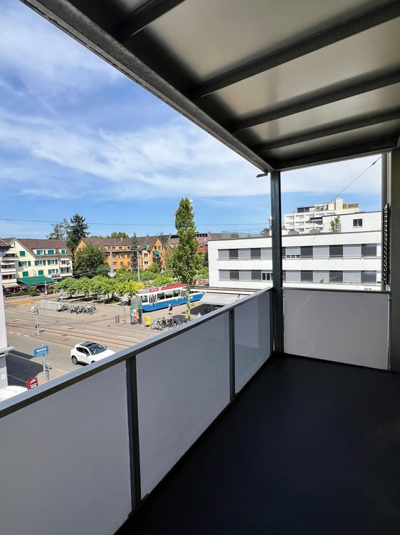 Helle 4-Zimmer-Wohnung mit Balkon an ruhiger Lage in Zürich-Wollishofen 6