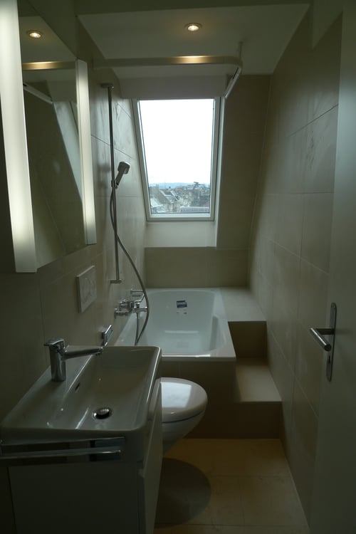 Helle Dachmaisonette mit Dachterrasse und Alpenblick 9