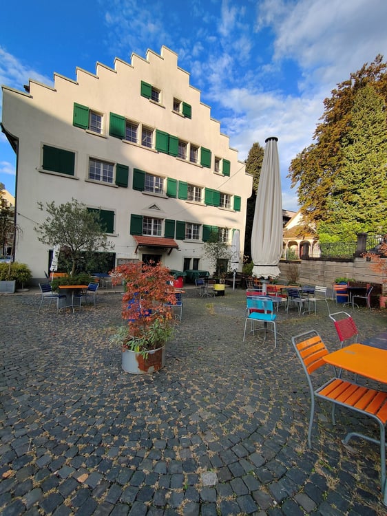 Charmante 2-Zimmer-Wohnung mit Balkon und schöner Aussicht in Rorschach 1