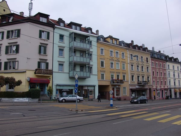 Helle 4-Zimmer-Wohnung mit Balkon an der Albisstrasse in Zürich 1