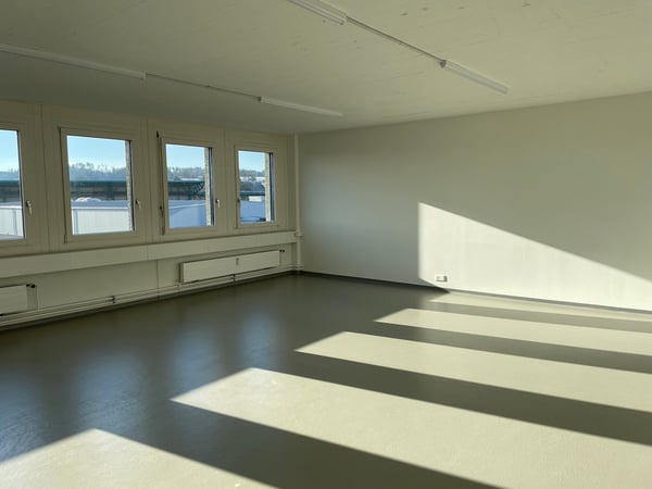 Büro-, Gewerberaum mit 18m2 im Flughafengebiet Rümlang zu vermieten ab sofort 3