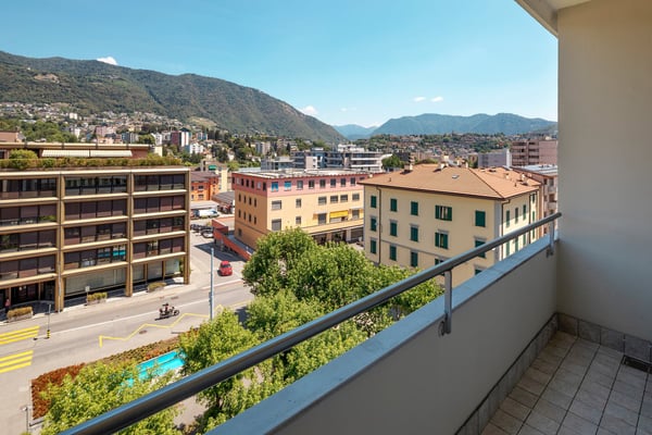 Vendesi complesso residenziale e commerciale a Chiasso - rendimento netto 5.4% 12